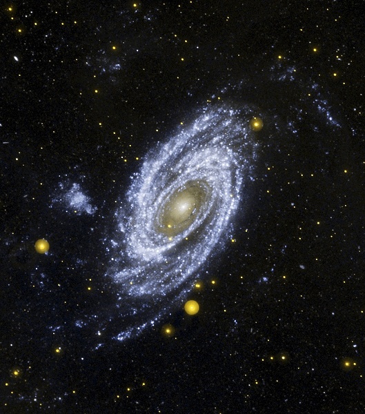 Ультрафиолетовая яркость древних галактик вносит поправки в современную космологическую модель