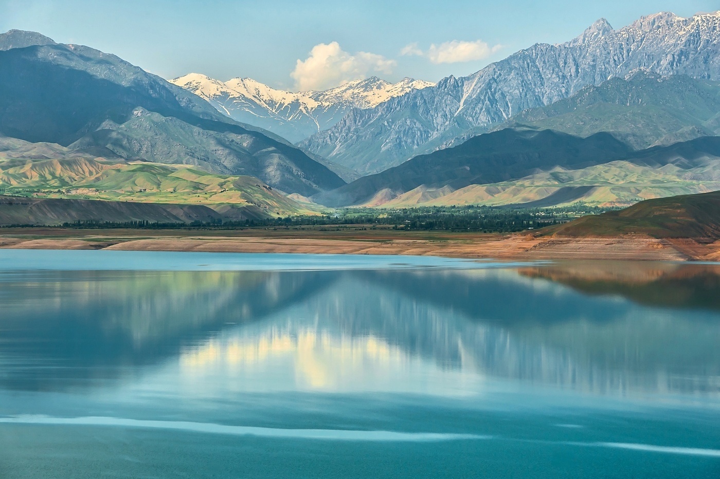 А ещё Кыргызстан – это лагман, бешбармак, плов, кумыс и живописное озеро Иссык-куль.