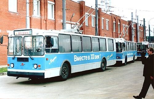 Открытие троллейбусного движения в Видном. Фото Дм. Касаткина, сентябрь 2000 г.