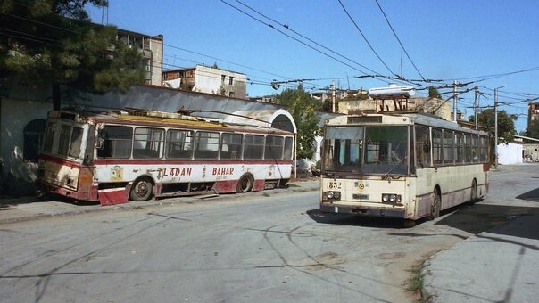 «Шкоды-14Тр» в Баку, 1999 г. Это вы ещё их трамваев не видели… Фото Joachim Kaddatz
