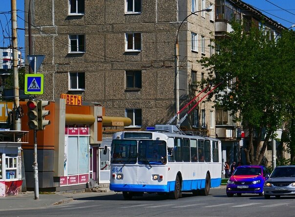 ЗиУ-682В 1987 года выпуска в Екатеринбурге — на момент съёмки ему было 33 года