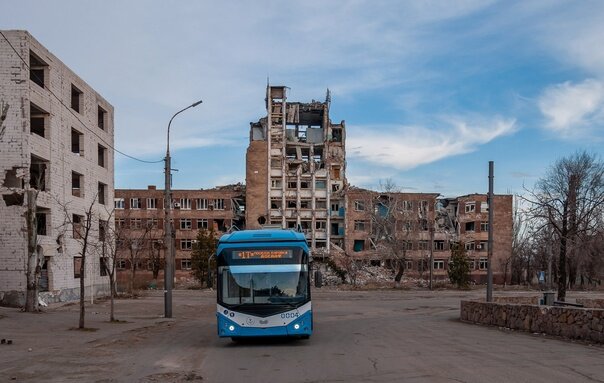 «Рогатый электробус" БКМ-321.00D в Мариуполе образца 2023 года. Фото Антона Никонова