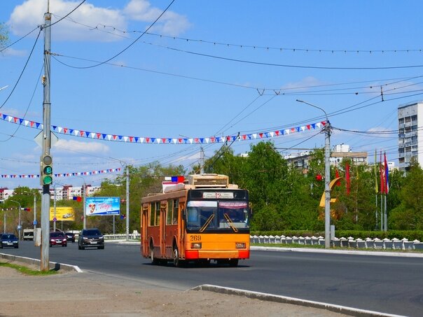 Печальный ВМЗ-52981 в праздничном Оренбурге. Долго ли мучиться осталось?