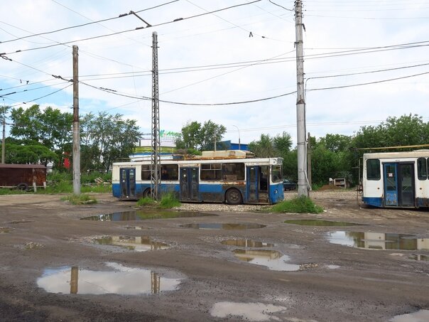 «Посмотри, как прекрасен мир без наркотиков». Троллейбус на фото не списан — он именно в таком виде пугал возил вологжан