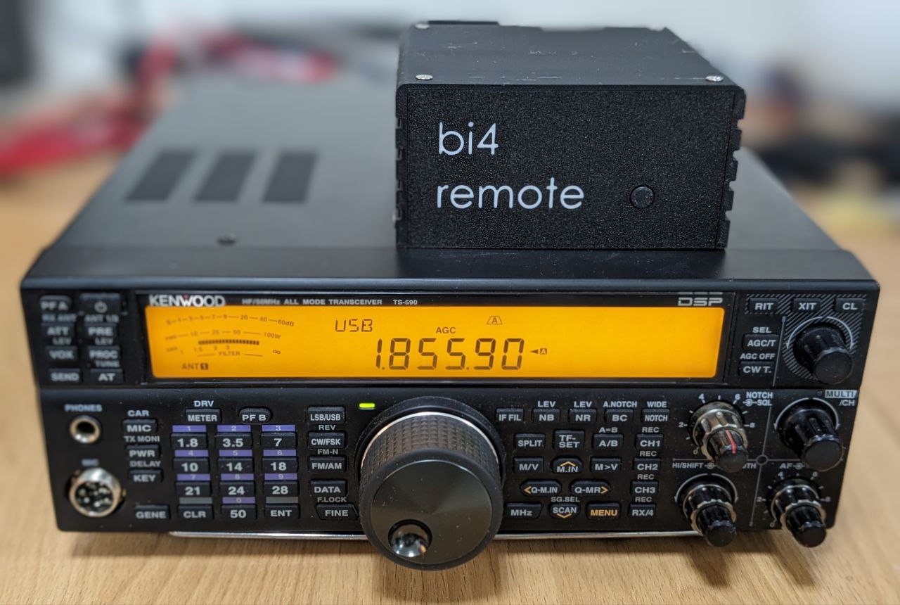 Kenwood TS-590 в паре с коробочкой управления уже стоит у меня в загородной радиопозиции.