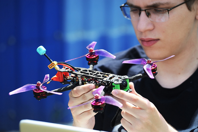 Чтобы не везти «свежий воздух» из Китая. В России открылось новое производство пропеллеров для дронов - 1 Чтобы не везти «свежий воздух» из Китая. В России открылось новое производство пропеллеров для дронов