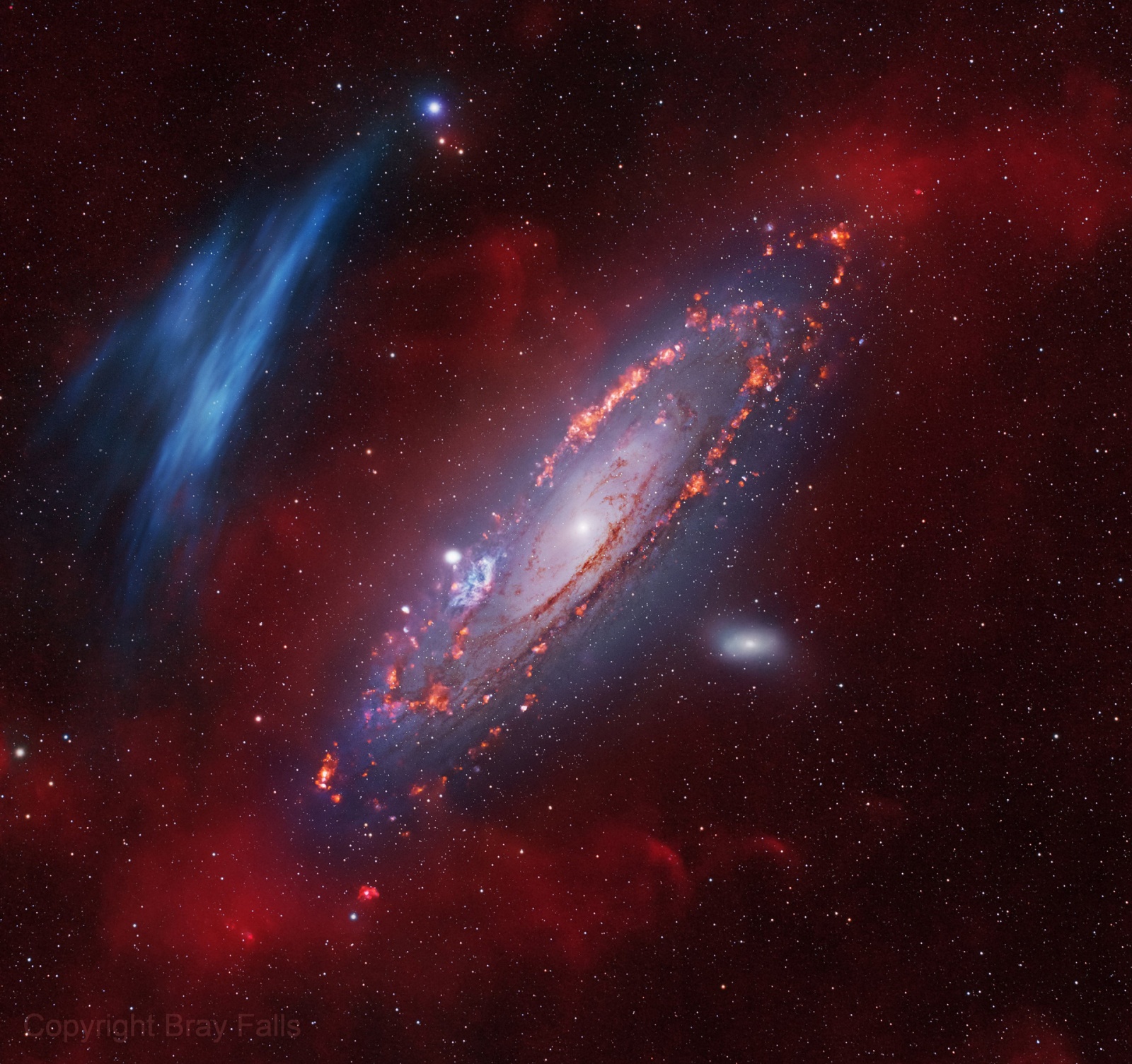 Галактика Андромеды и таинственная кислородная дуга неизвестного пока происхождения. Автор астрофотоснимка Bray Falls  