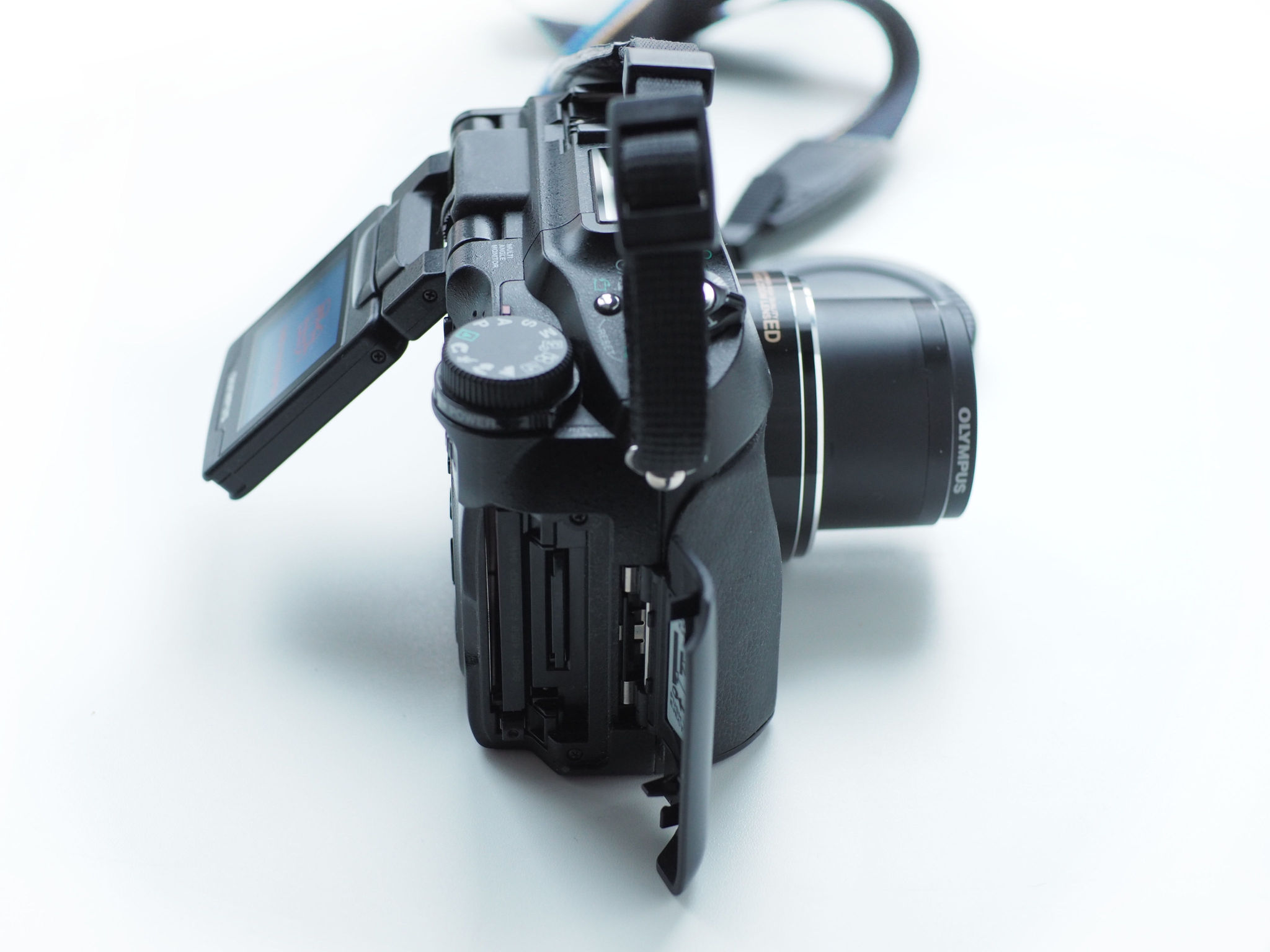 C-5060 — цифровая фотокамера, способная удивить и сегодня - 7