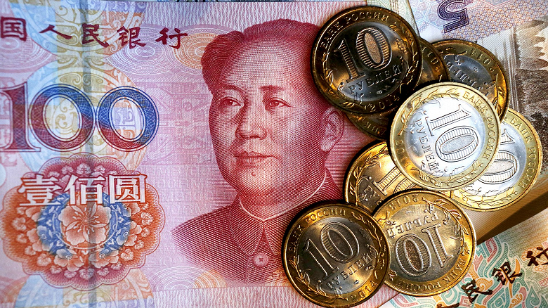 Отправить юани из России в Китай стало большой проблемой. Четыре банка перестали принимать переводы из РФ