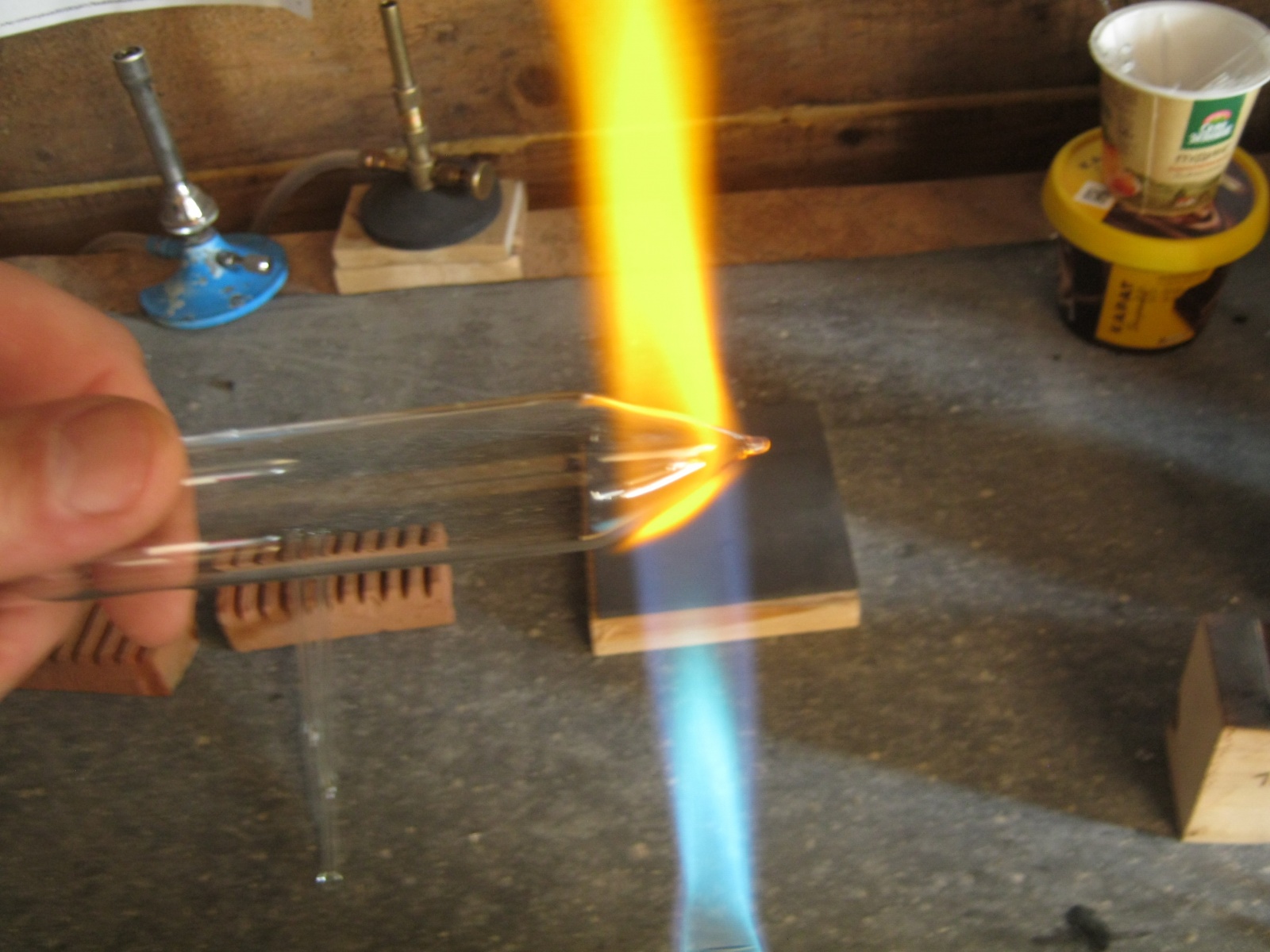 Трубка Гейслера — вакуумный насос. Распыление геттера разрядом - 19 Трубка Гейслера — вакуумный насос. Распыление геттера разрядом - 19