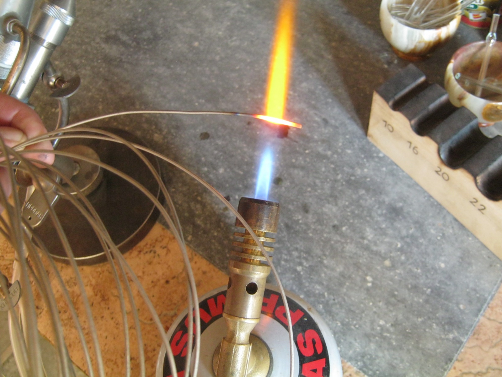 Трубка Гейслера — вакуумный насос. Распыление геттера разрядом - 2 Трубка Гейслера — вакуумный насос. Распыление геттера разрядом - 2