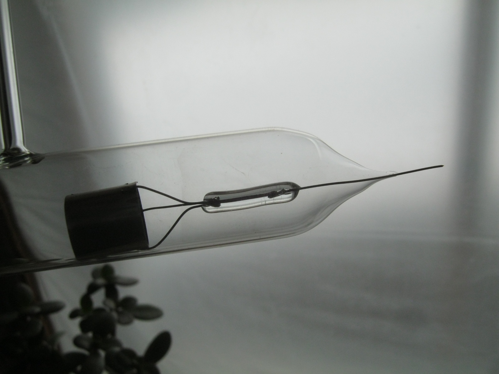 Трубка Гейслера — вакуумный насос. Распыление геттера разрядом - 24 Трубка Гейслера — вакуумный насос. Распыление геттера разрядом - 24