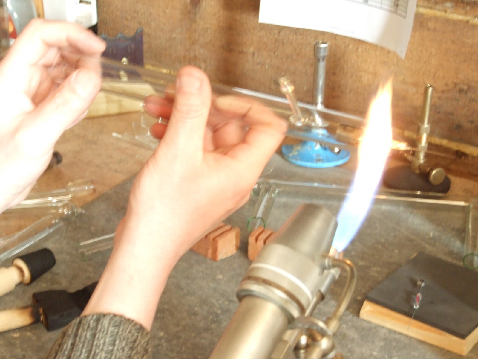 Трубка Гейслера — вакуумный насос. Распыление геттера разрядом - 25 Трубка Гейслера — вакуумный насос. Распыление геттера разрядом - 25