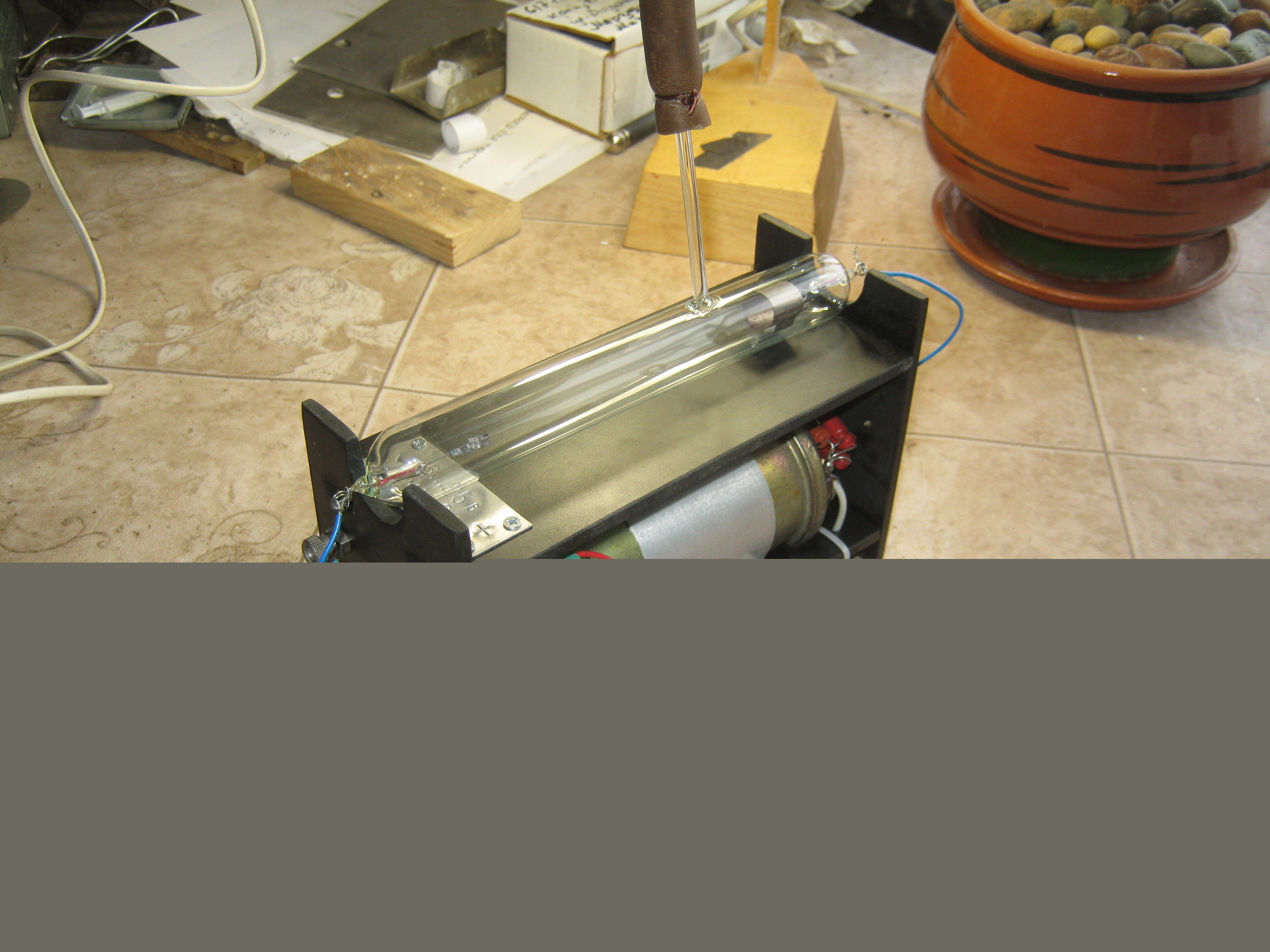 Трубка Гейслера — вакуумный насос. Распыление геттера разрядом - 33 Трубка Гейслера — вакуумный насос. Распыление геттера разрядом - 33