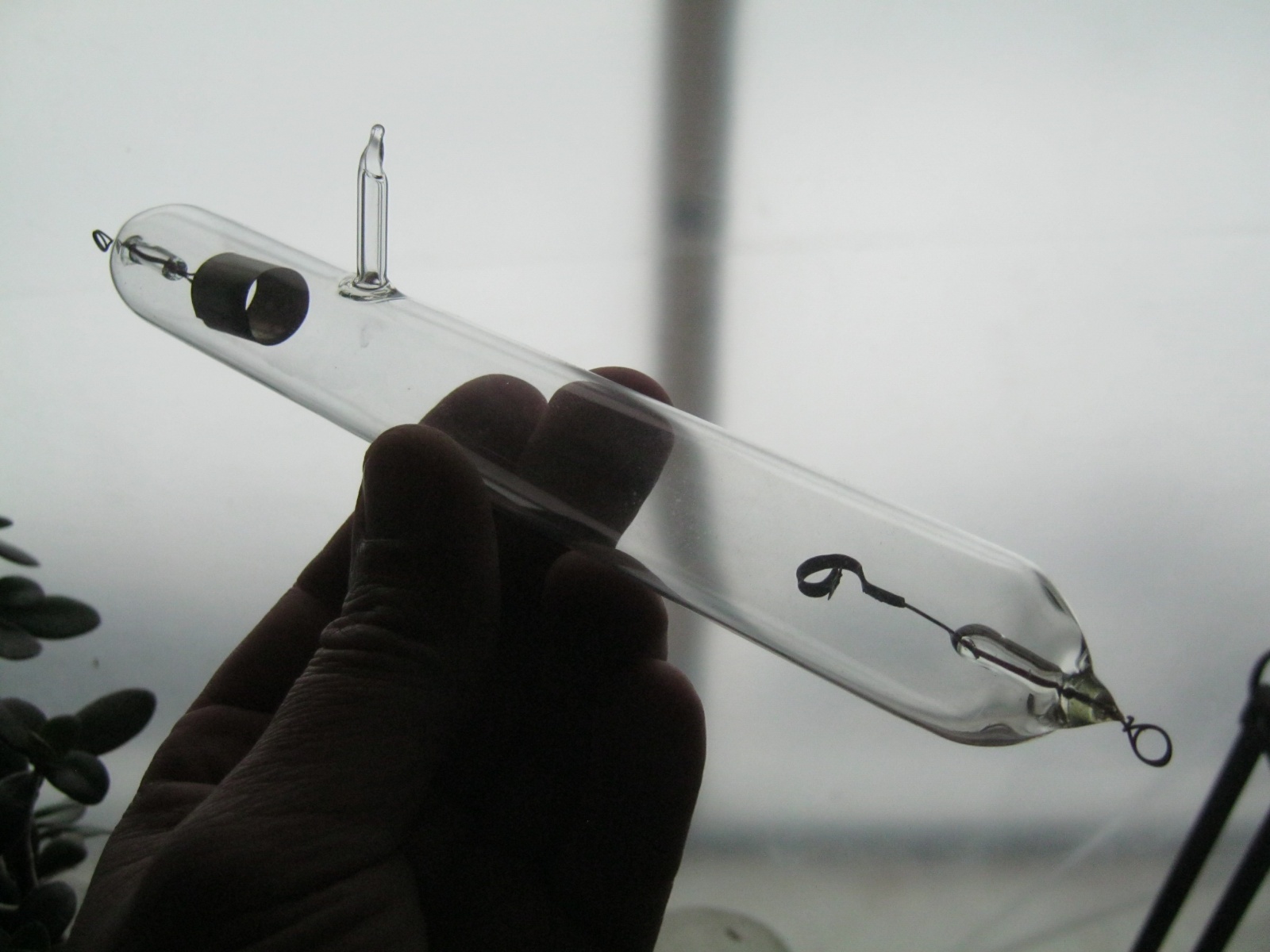 Трубка Гейслера — вакуумный насос. Распыление геттера разрядом - 34 Трубка Гейслера — вакуумный насос. Распыление геттера разрядом - 34