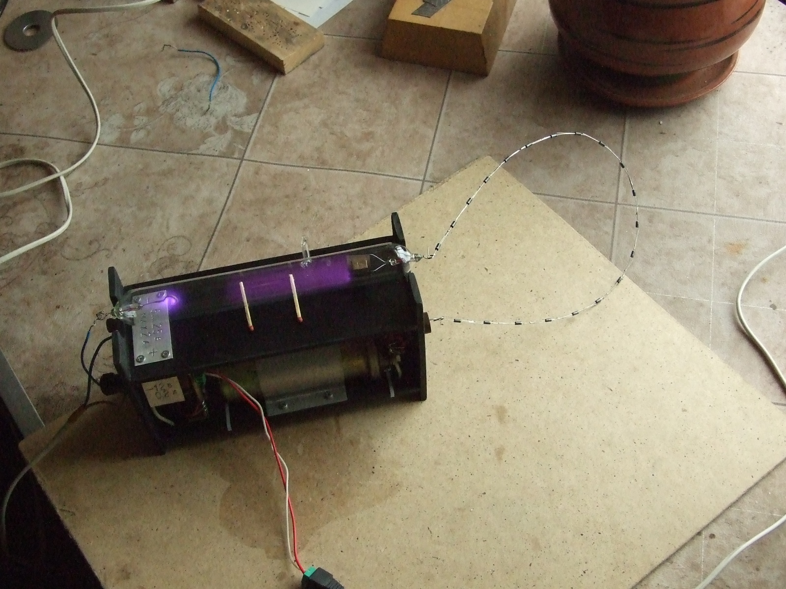 Трубка Гейслера — вакуумный насос. Распыление геттера разрядом - 35 Трубка Гейслера — вакуумный насос. Распыление геттера разрядом - 35