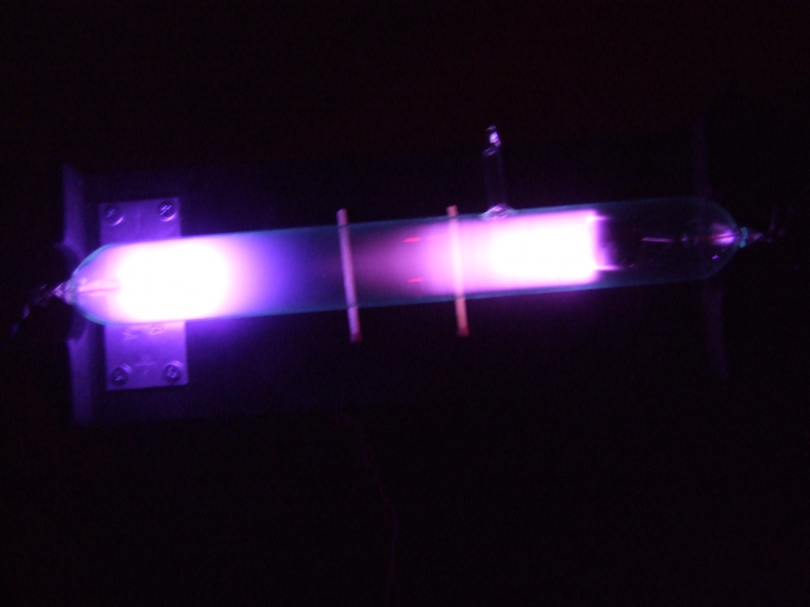 Трубка Гейслера — вакуумный насос. Распыление геттера разрядом - 39 Трубка Гейслера — вакуумный насос. Распыление геттера разрядом - 39