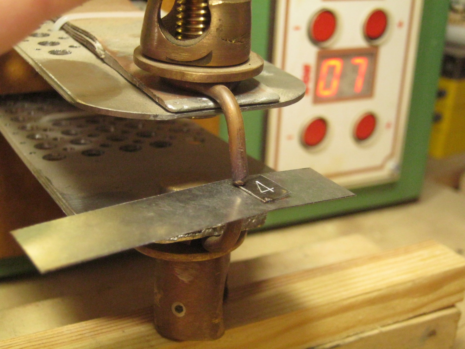 Трубка Гейслера — вакуумный насос. Распыление геттера разрядом - 5 Трубка Гейслера — вакуумный насос. Распыление геттера разрядом - 5