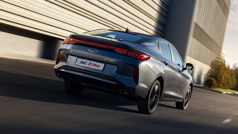 Как &laquo;Москвич 6&raquo;, только новее и с 5-летней гарантией. В Казахстане стартовали продажи JAC J7 Plus