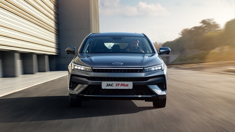 Как &laquo;Москвич 6&raquo;, только новее и с 5-летней гарантией. В Казахстане стартовали продажи JAC J7 Plus