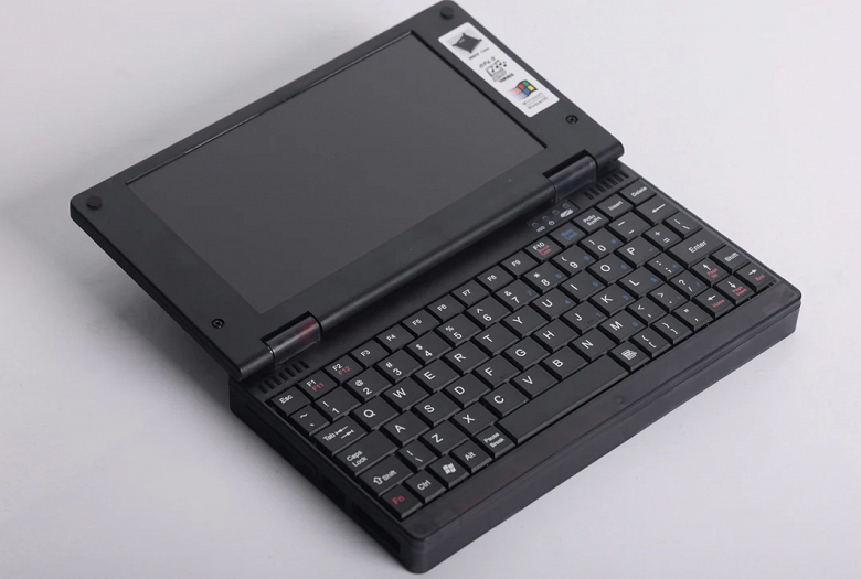 Шёл 2024 год: новый мини-ноутбук Pocket 386 с Windows 3.11 или Windows 95 можно купить менее чем за 200 долларов - 2 Шёл 2024 год: новый мини-ноутбук Pocket 386 с Windows 3.11 или Windows 95 можно купить менее чем за 200 долларов
