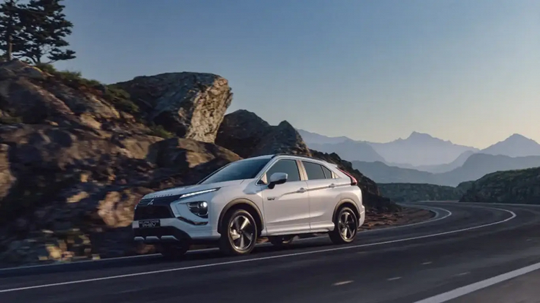 Mitsubishi очень сильно &mdash; на 17 500 евро &mdash; опустила цену на кроссовер Eclipse Cross PHEV в Европе