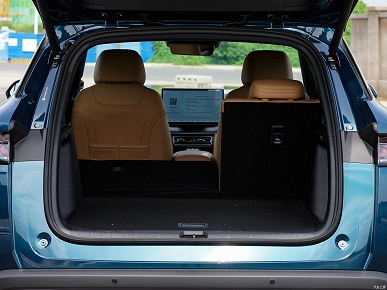 &laquo;Династия&raquo; BYD пополнилась &laquo;пожирателем километров&raquo;. Новейший кроссовер BYD Song L DM-i 2025 проезжает 1500 км на баке бензина со средним расходом 3,9 л/100 км