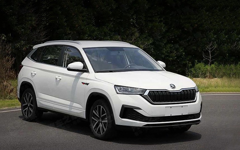Московский дилер обрушил цены на Skoda Kamiq GT: теперь кроссовер с &laquo;автоматом&raquo; можно купить за 2,9 млн