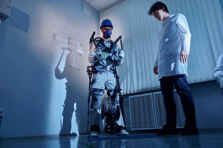 Роснано запустила серийное производство самых мощных экзоскелетов — со встроенной лебедкой - 2 Роснано запустила серийное производство самых мощных экзоскелетов — со встроенной лебедкой