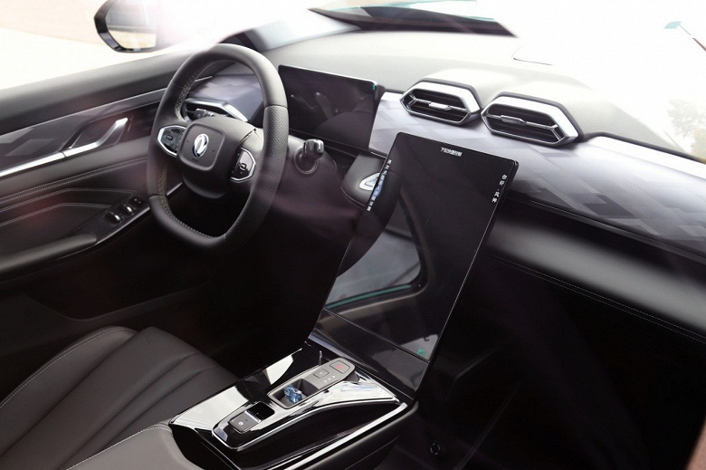 Европейская премьера: у минских дилеров появились новые Dongfeng Aeolus Mage - 2 Европейская премьера: у минских дилеров появились новые Dongfeng Aeolus Mage