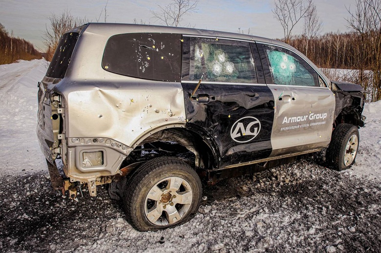 В России сертифицировали броневик на базе Tank 500. Во время испытаний его расстреливали из автомата Калашникова и подрывали гранатой - 1 В России сертифицировали броневик на базе Tank 500. Во время испытаний его расстреливали из автомата Калашникова и подрывали гранатой
