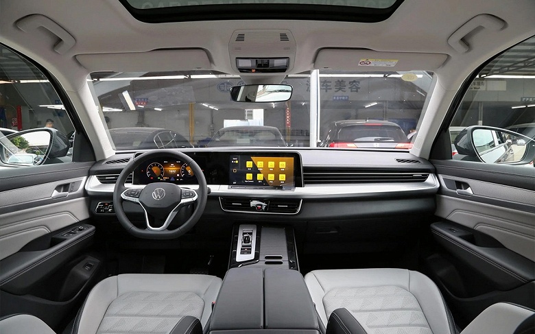 В Россию привезли новую партию Volkswagen Tavendor &mdash; кроссоверы с самым мощным мотором и полным приводом