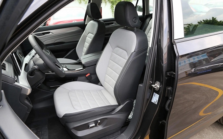 В Россию привезли новую партию Volkswagen Tavendor &mdash; кроссоверы с самым мощным мотором и полным приводом