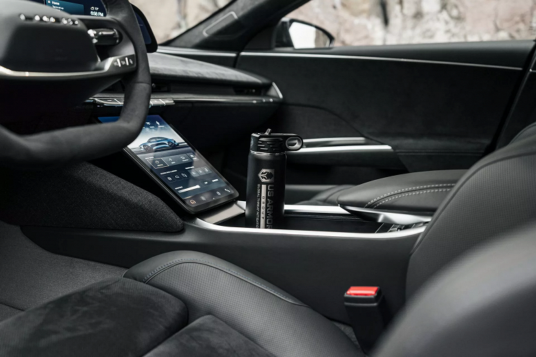 Джеймс Бонд бы одобрил. Представлен «самый быстрый в мире бронированный автомобиль» с уникальным набором характеристик - 3 Джеймс Бонд бы одобрил. Представлен «самый быстрый в мире бронированный автомобиль» с уникальным набором характеристик