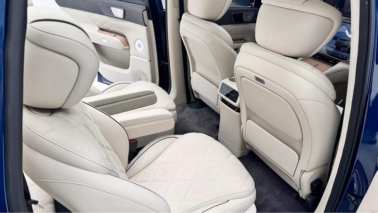 &laquo;Китайский Range Rover&raquo; от Chery продемонстрирует небывалый уровень комфорта. В салоне Chery Fulwin T11 огромный 30-дюймовый экран и сверхкомфортные кресла