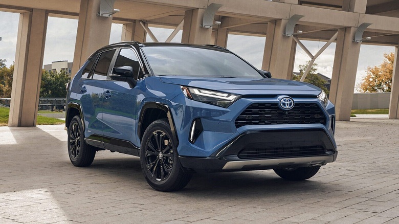 В России сильно подешевели Toyota RAV4: теперь от 2,7 млн рублей - 1 В России сильно подешевели Toyota RAV4: теперь от 2,7 млн рублей