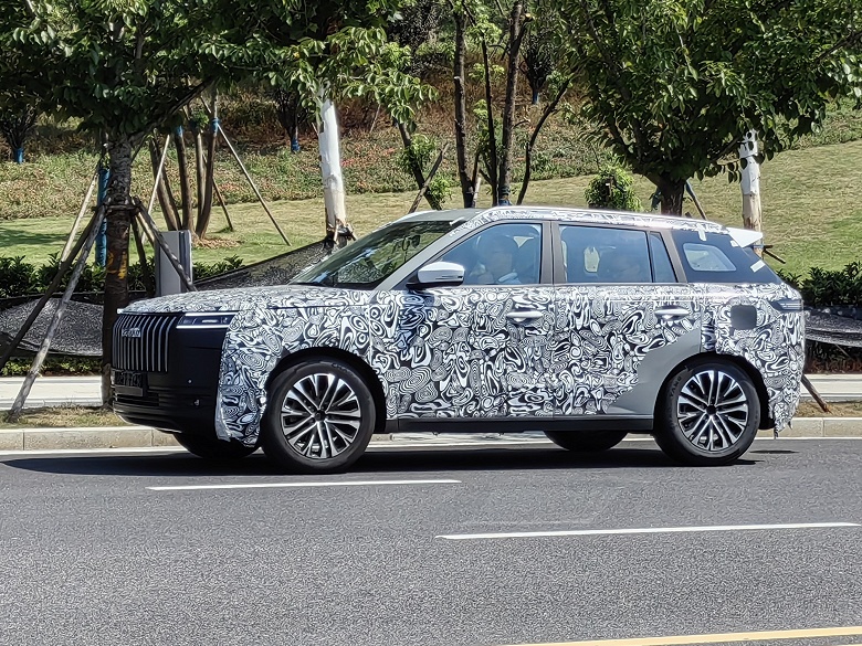 &laquo;Брутальность и сила&raquo;: новый кроссовер Jaecoo J5 проходит дорожные испытания, фото в камуфляже