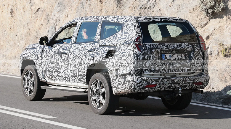 Новейший Mitsubishi Pajero Sport впервые засняли вживую - 3 Новейший Mitsubishi Pajero Sport впервые засняли вживую