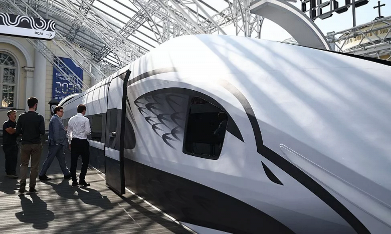 Представлен высокоскоростной поезд &laquo;Белый кречет&raquo;: до 400 км/ч, вагон бизнес-класса и бистро с баром