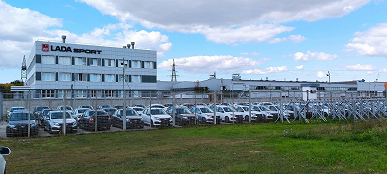 &laquo;Автомобиля в такой расцветке ещё в продаже не было&raquo;. На АвтоВАЗе заметили уникальную Lada Vesta SW Sportline и раллийную Lada Niva Sport