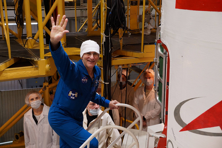 На Байконуре провели финальную &laquo;примерку&raquo; корабля &laquo;Союз МС-26&raquo;