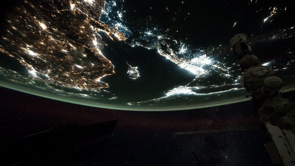 Астронавт NASA заснял яркий взрыв метеора над Землей в виде большого огненного шара: потрясающее видео с МКС - 2 Астронавт NASA заснял яркий взрыв метеора над Землей в виде большого огненного шара: потрясающее видео с МКС