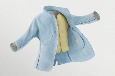 Много лет рисовал iPhone, а теперь создал жилет и пончо. Компания Джони Айва совместно с Moncler представила необычную &laquo;модульную&raquo; одежду 