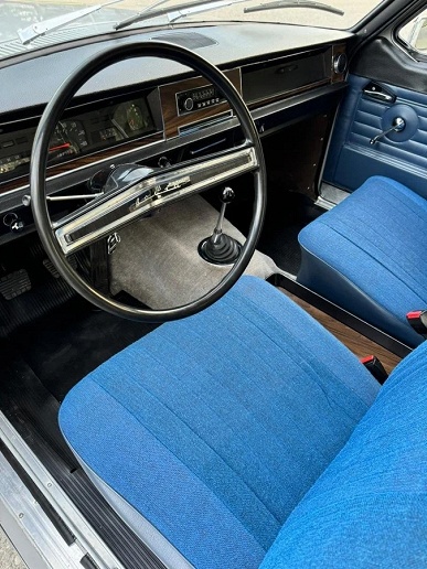 В России 40-летнюю &laquo;Волгу&raquo; продают по цене новой топовой Lada Vesta. Все дело в &laquo;идеальной сохранности&raquo; и необычном цвете