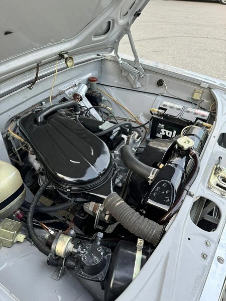 В России 40-летнюю &laquo;Волгу&raquo; продают по цене новой топовой Lada Vesta. Все дело в &laquo;идеальной сохранности&raquo; и необычном цвете