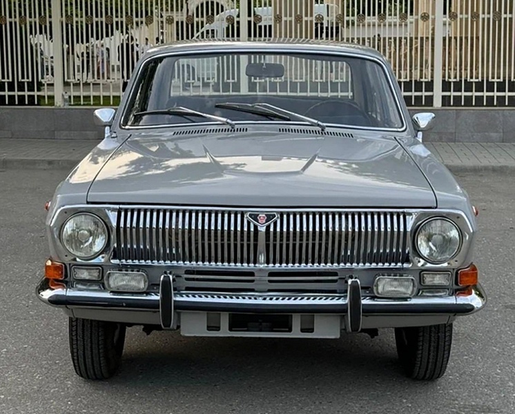 В России 40-летнюю &laquo;Волгу&raquo; продают по цене новой топовой Lada Vesta. Все дело в &laquo;идеальной сохранности&raquo; и необычном цвете