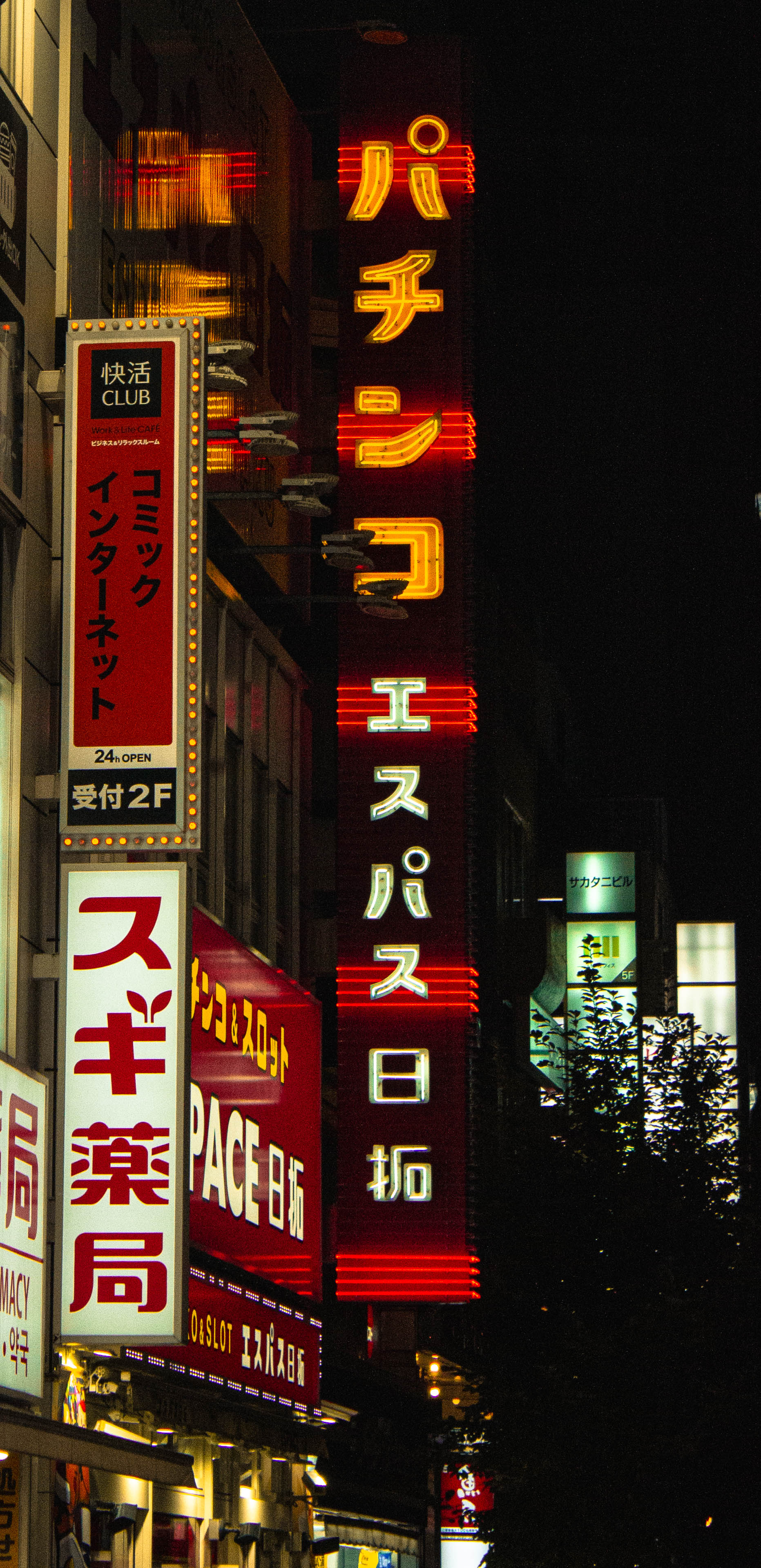 Фото рядом с кафе