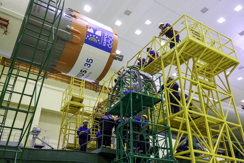 Ракету «Союз-2.1а» отправят в космос с символикой 650-летия Кирова - 1 Ракету «Союз-2.1а» отправят в космос с символикой 650-летия Кирова