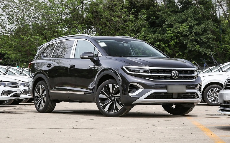 Вместо седана Volkswagen Polo &mdash; Volkswagen Bora за 2,12 млн рублей. Названы актуальные цены на новые Volkswagen Bora, Tharu, Tayron, Tavendor и Talagon в России