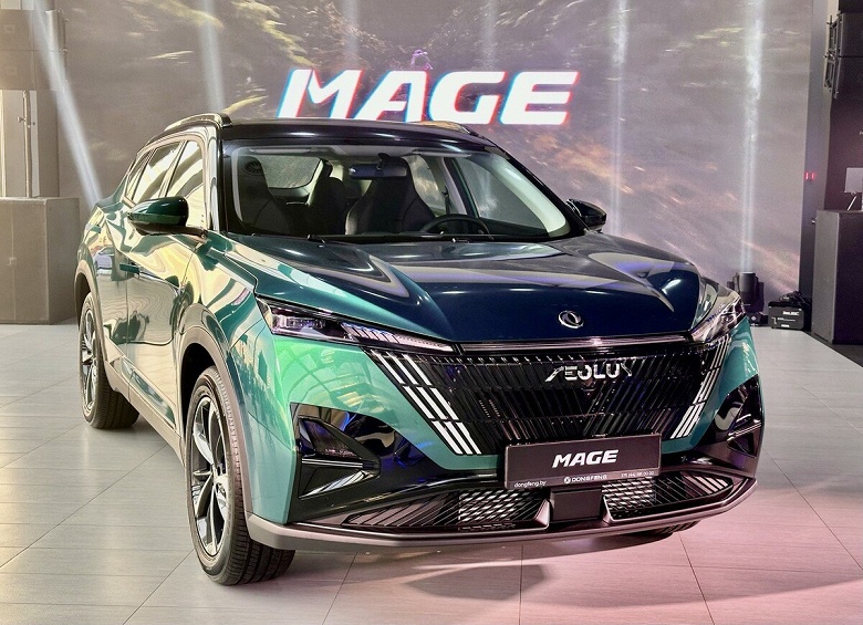 Стильный конкурент Geely Atlas, только гораздо дешевле. В Белоруссии представили Dongfeng Mage: 200 л.с. и &laquo;автомат&raquo; &mdash; за 2,45 млн рублей в эквиваленте